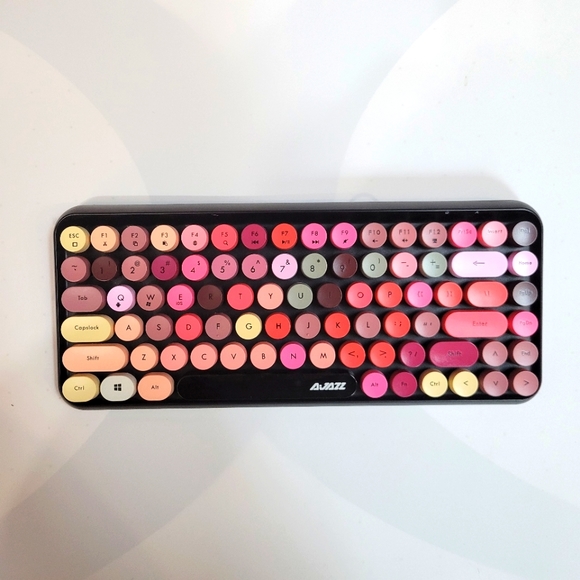 CUTE MECHANICAL KEYBOARD, Round Keys, Bluetooth, works with any device. - Picture 1 of 2